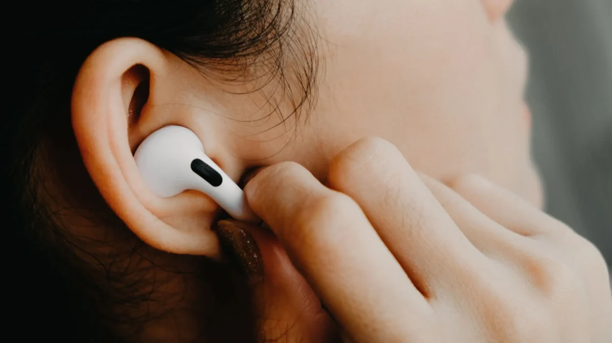 AirPods Ear Detection